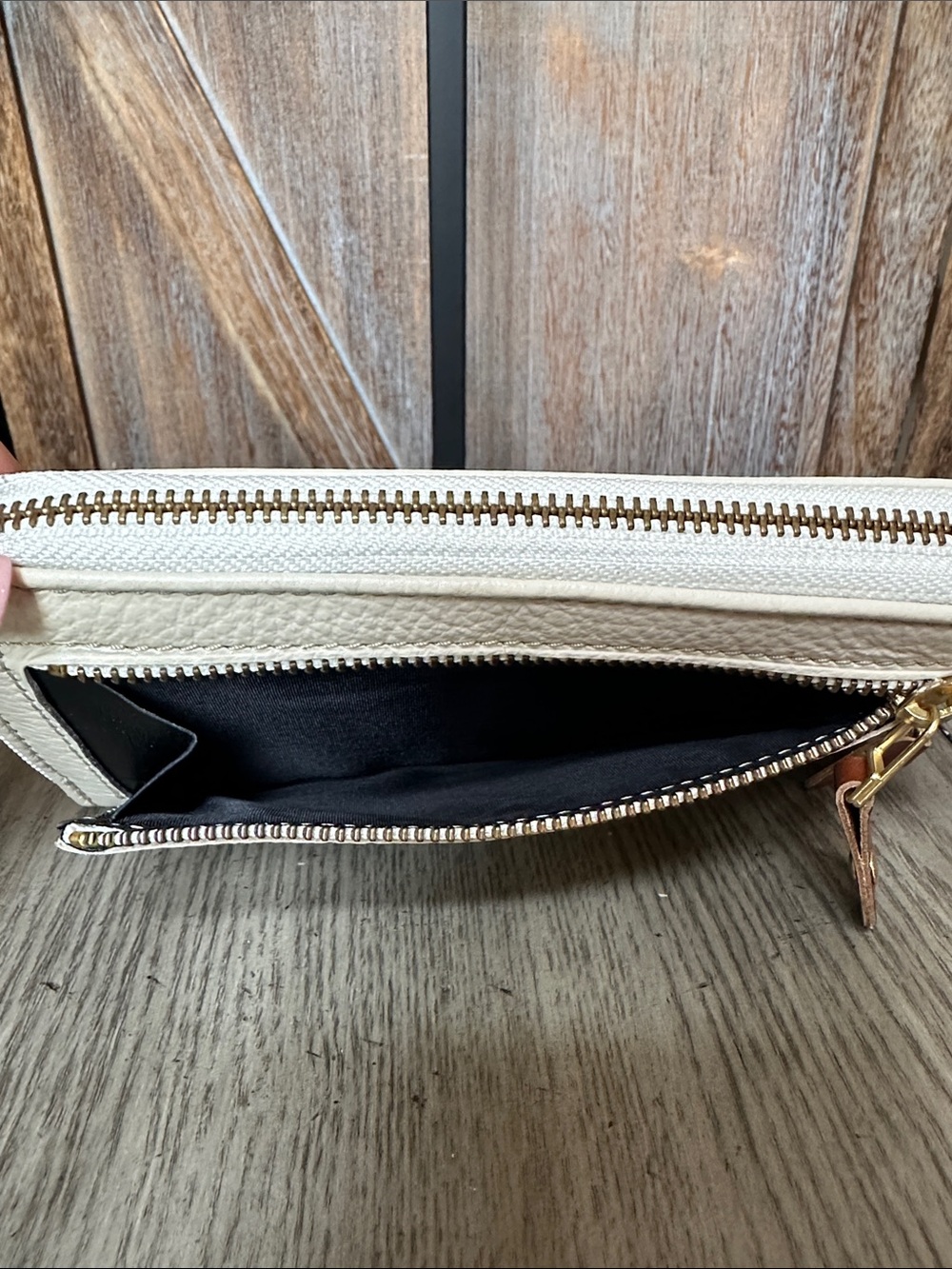 Mercedes Benz Cream Pebbled Leather Zippered Wallet Clutch - Picture 6 of 15
